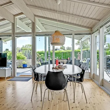 Casa de Férias Amazing In With Kitchen Malling